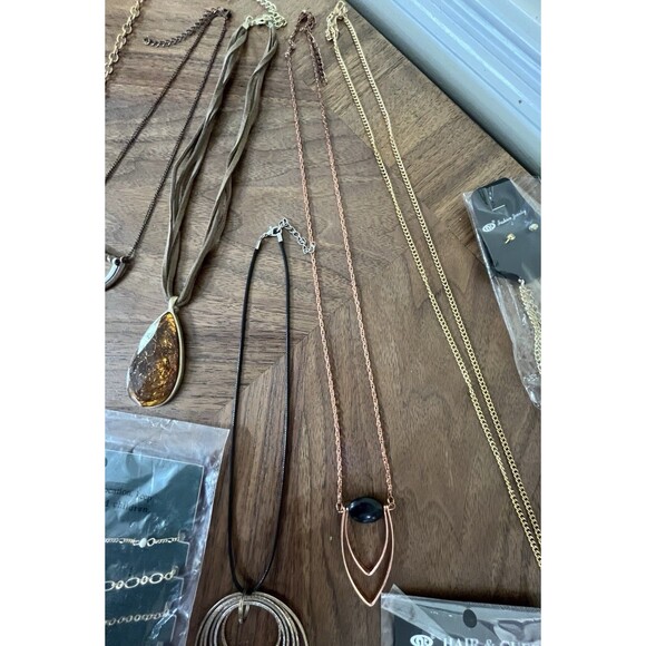 Lot of 10 Gold-Tone Necklaces – Mixed Styles – Costume Jewelry New & Preowned - Picture 7 of 12